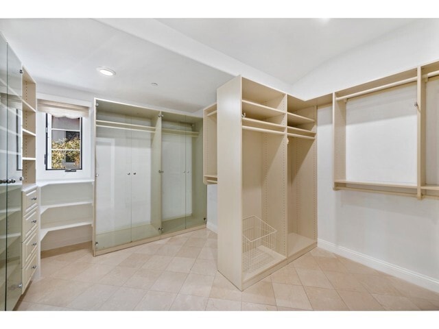 Building Photo - 11 Greens Bluff