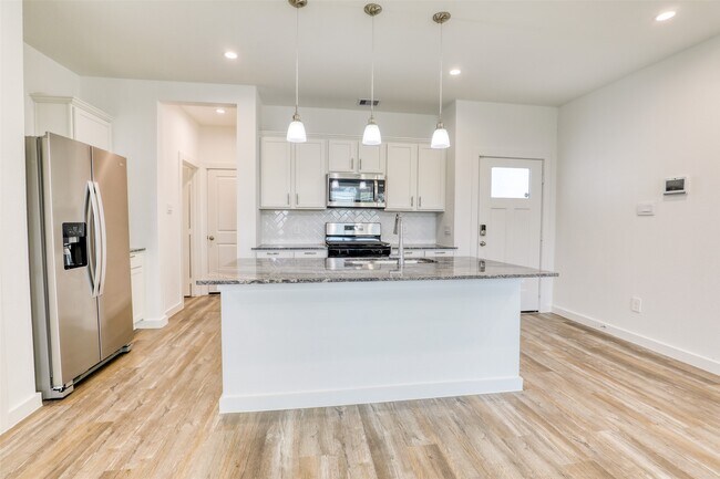 Building Photo - 3022 La Latina Dr