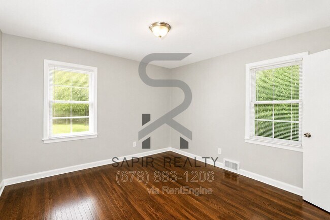 Building Photo - 904 Scott Cir