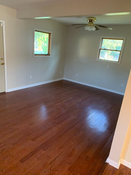 Building Photo - 530 Summer Dr