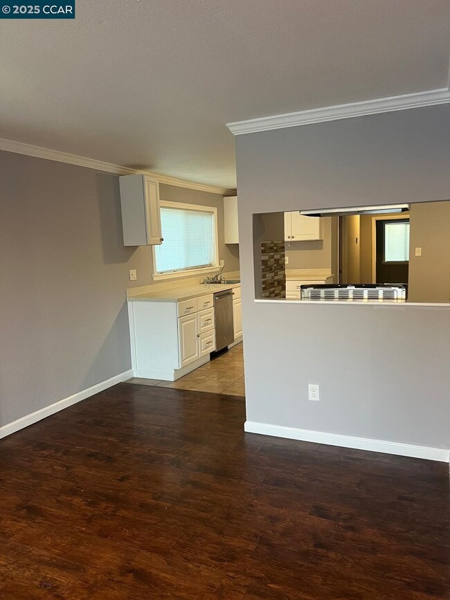 Building Photo - 205 Curry Ave