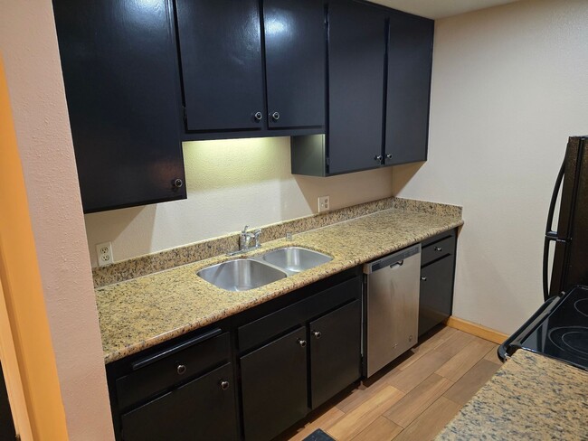 Building Photo - Updated Two Bedroom Condo in Fashion Valle...