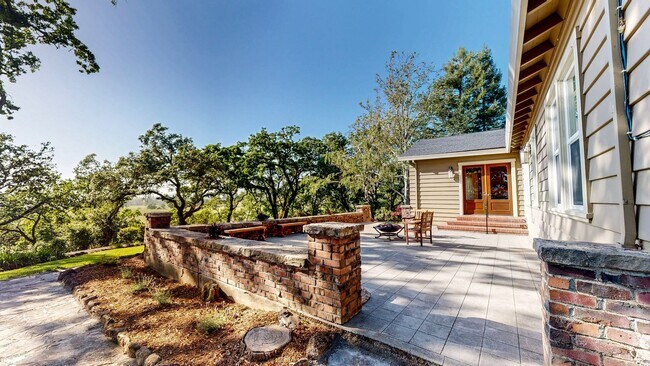 Building Photo - Experience true Wine Country Luxury living...