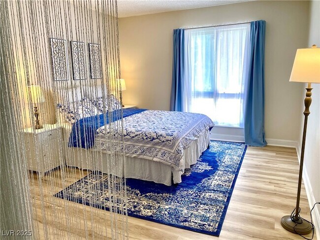 Building Photo - 1515 E Reno Ave