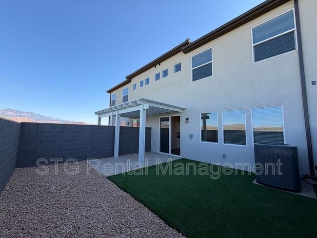 Building Photo - 1020 S 4380 W