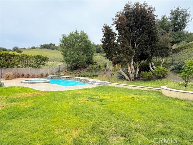 Building Photo - 5 Roadrunner Ct