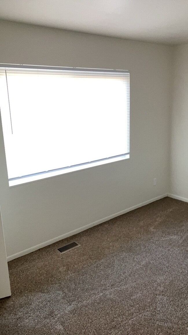 Building Photo - 970 W Alkaline Springs Rd