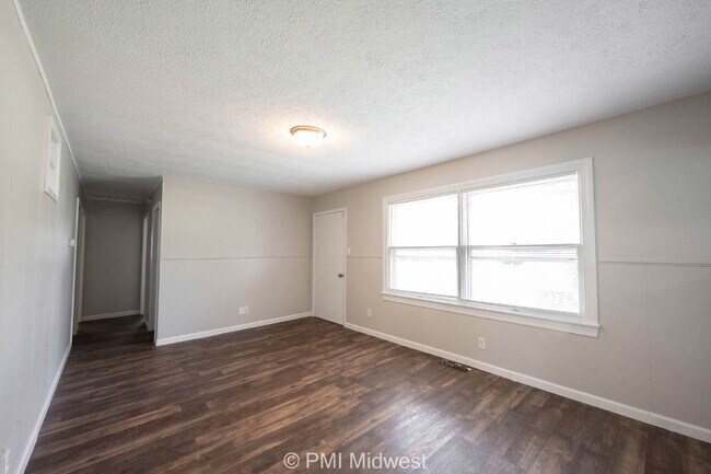 Building Photo - "Charming 3-Bedroom Haven in Mooresville –...