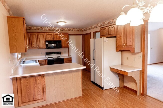 Building Photo - Great 3 bedroom home available!!