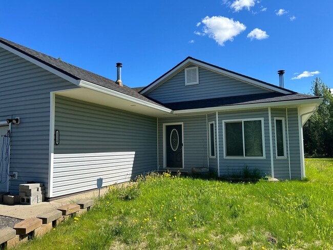 Building Photo - Century 21 Gold Rush - 3 bed, 2 bath (North Pole)