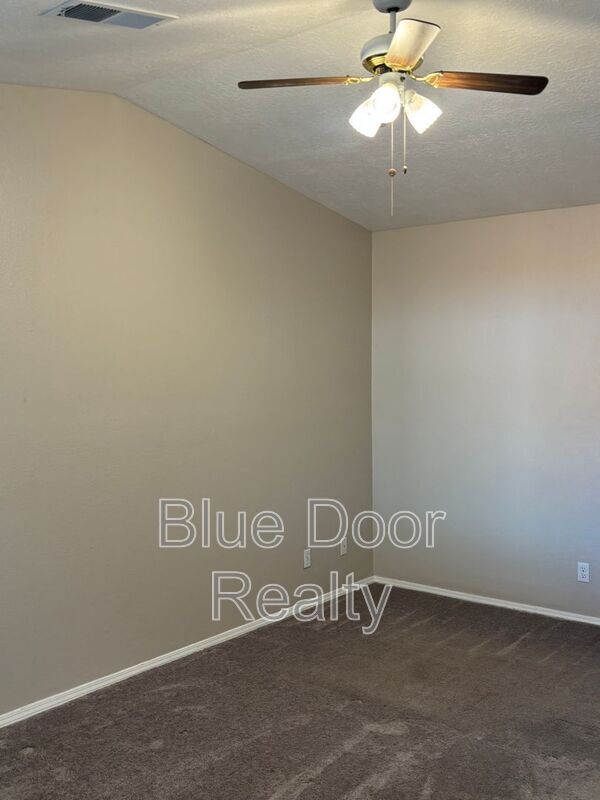 Building Photo - 2125 Sierra Ln NE