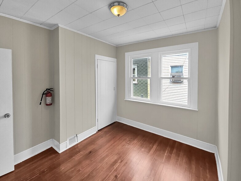 Building Photo - 2005 Mercy St