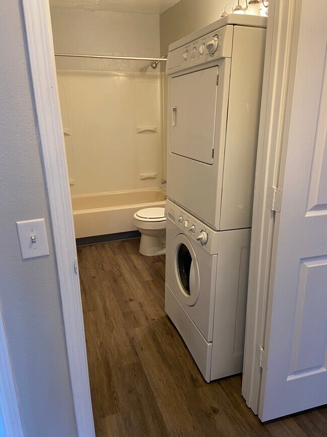 Building Photo - 200 W Heritage Drive