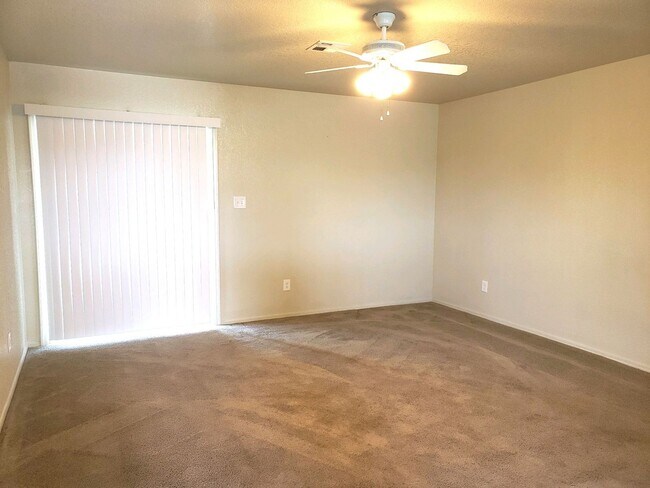 Building Photo - 3 bedroom/2 bath home for Rent