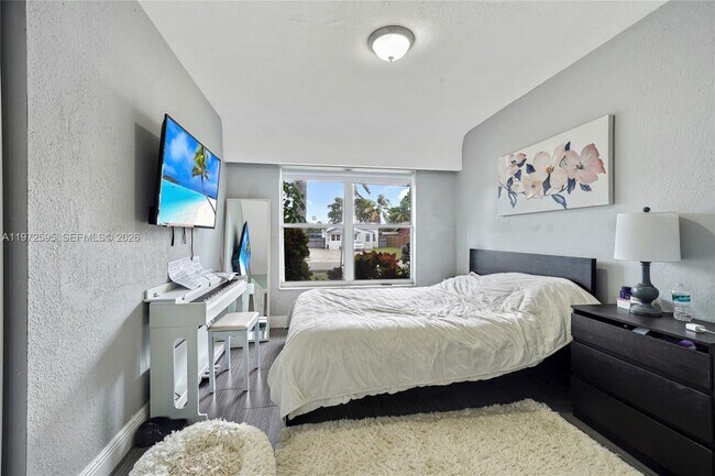 Building Photo - 2534 Monroe St