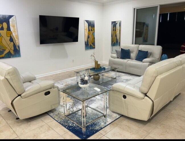 Building Photo - 36 Privado Ct
