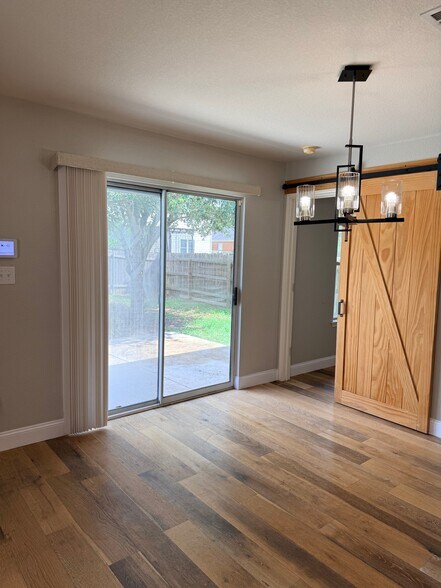 Building Photo - 233 Covent Dr