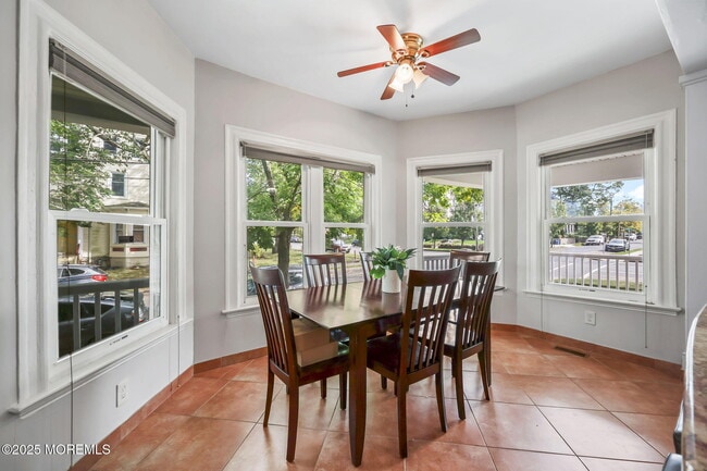 Building Photo - 601 4th Ave