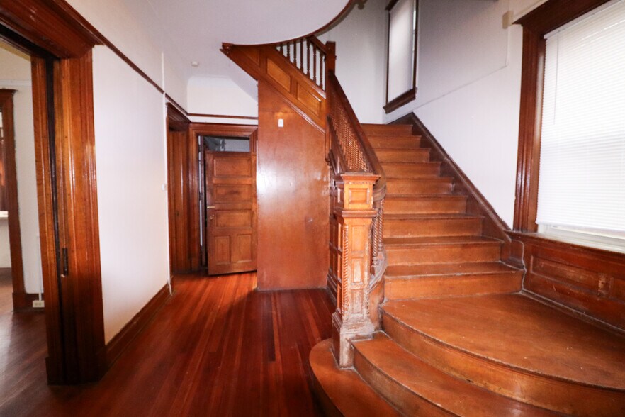 Building Photo - 2705 Eden Ave