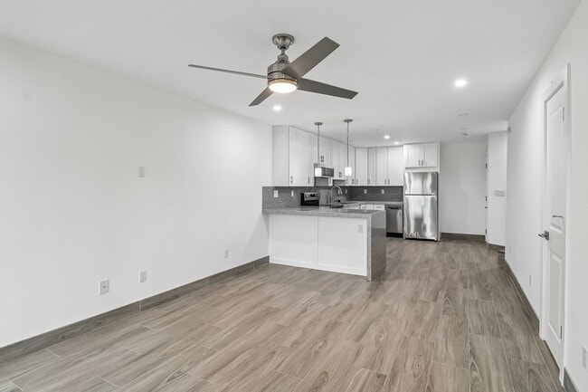 Building Photo - 2065 Poplar Rd