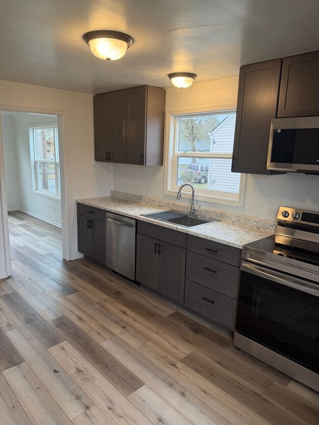 Building Photo - 260 E Sherman St