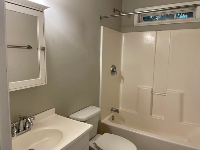 Building Photo - 3826 Dyches Rd