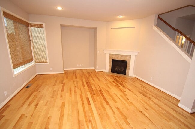 Building Photo - 4 BEDROOM WOODBRIDGE REDMOND HOME FOR RENT...