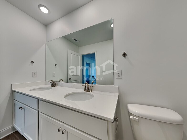 Building Photo - 304 Sharpe Ct