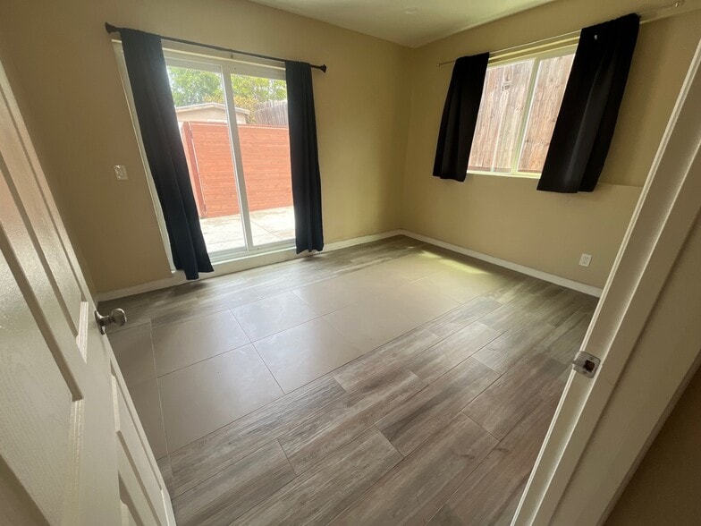 Building Photo - 5432 Mary Lane Dr