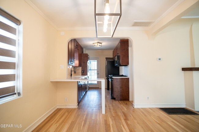Building Photo - 1211 Mesita Dr
