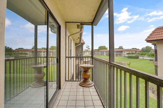 Building Photo - 21915 Lake Forest Cir