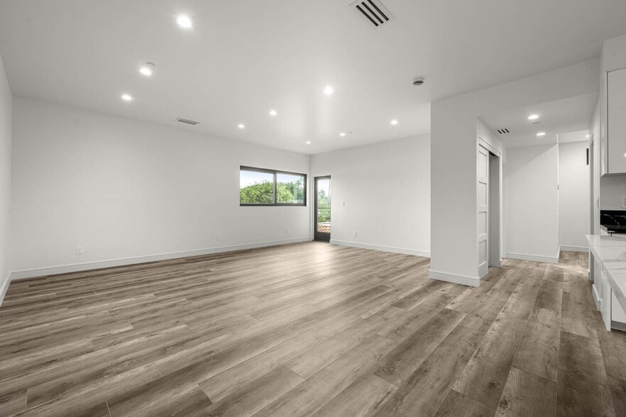 Building Photo - 1920 S Sherbourne Dr