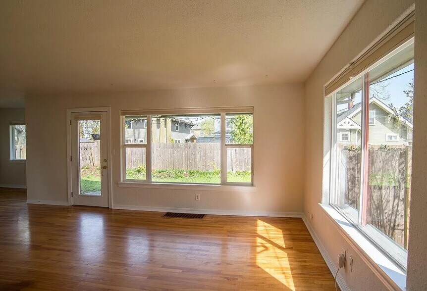 Entry/Living Room - 4540 NE 20th Ave