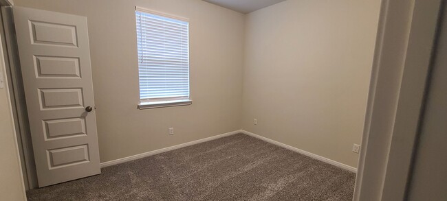 Building Photo - 4 Bedroom House in Sterling Ridge