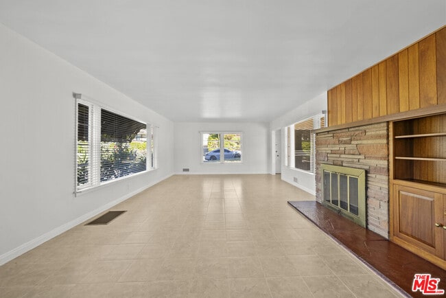 Building Photo - 100 E Kenneth Rd