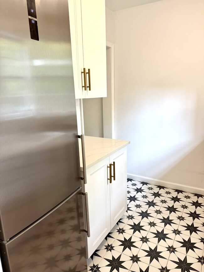 Building Photo - 830 S Pitt St