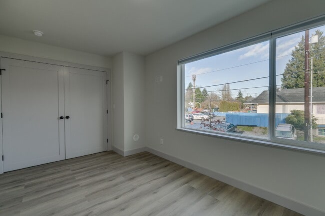 Building Photo - Modern, Spacious 2020 Townhome in West Seattle!