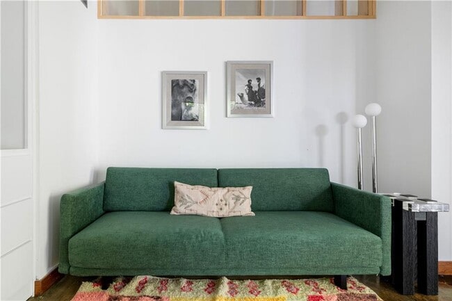 Building Photo - 515 Claire Dr NE