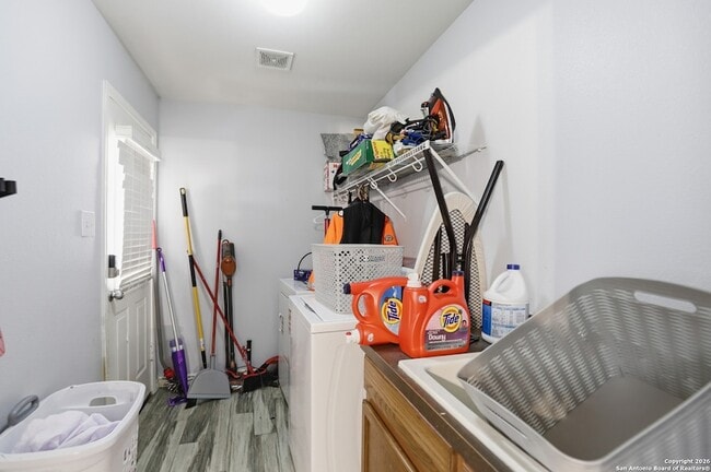 Building Photo - 414 Willow Grove Dr