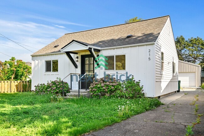Building Photo - 215 S 107th St