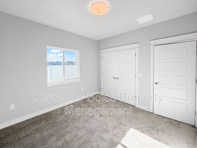 Building Photo - 74 S Ravine Way