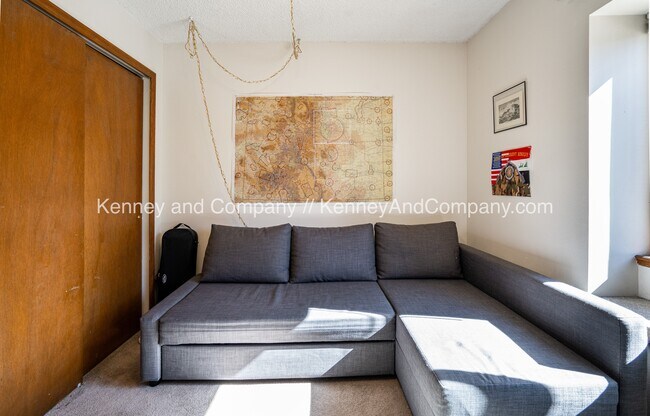 Building Photo - 5470 Sacramento Pl