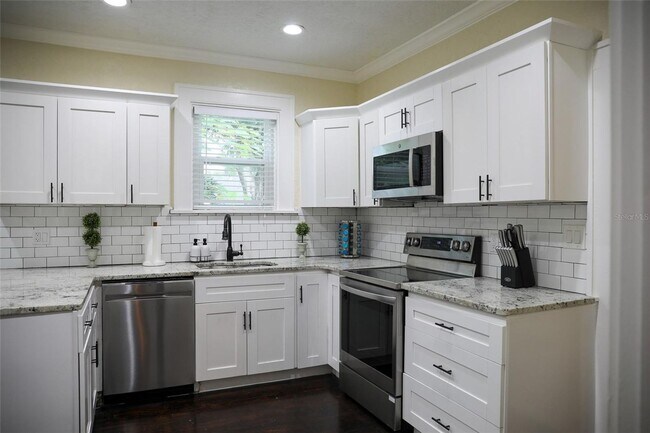 Building Photo - FURNISHED LUXURY 3 Br 3 Ba RENTAL NEAR DOWNTOWN ST PETERSBURG, FL