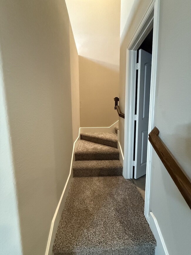 Building Photo - Come see this Townhome in such a great area.