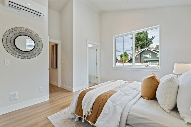 Building Photo - 4144 3rd Ave NW