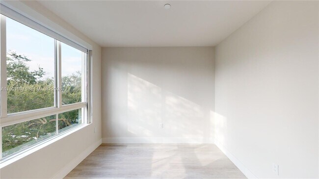Building Photo - 2555 NE 193rd St