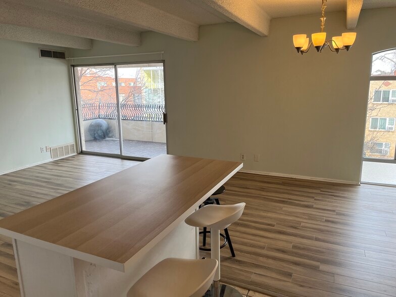 Building Photo - 1365 Columbine St