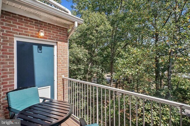 Building Photo - 2663 Manhattan Pl