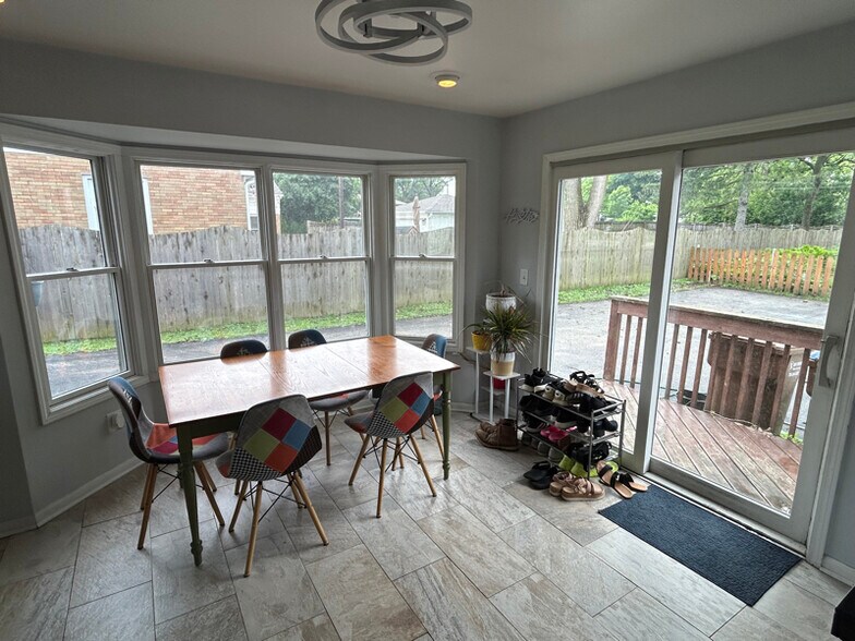 Building Photo - 0n336 Herrick Dr