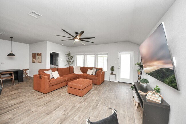 Building Photo - 4315 Nervesa Dr.